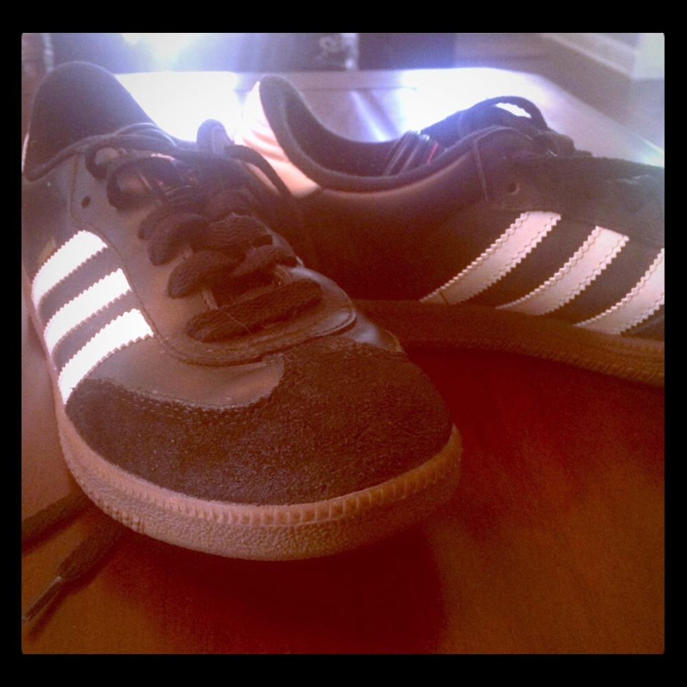 Adidas samba youth boys size 6 women’s 7-8